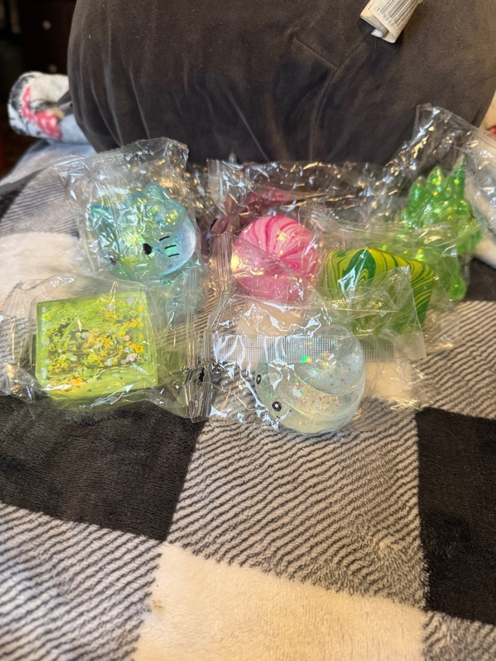 Assorted Squishes 🩷💚🩵💛 - Picture 2 of 9